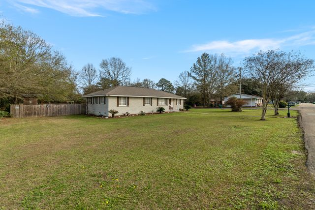 115 Smith St., Petal, MS 39465