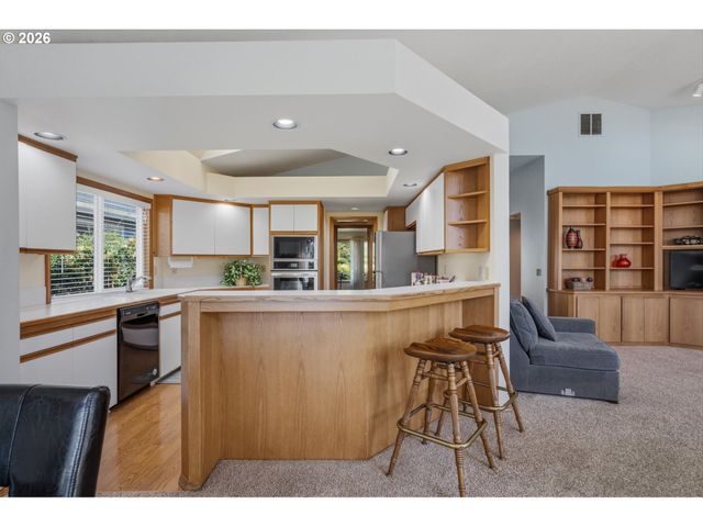 12618 Sw PEACHVALE St, King City, OR 97224