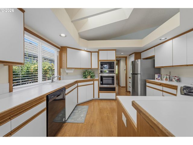 12618 Sw PEACHVALE St, King City, OR 97224