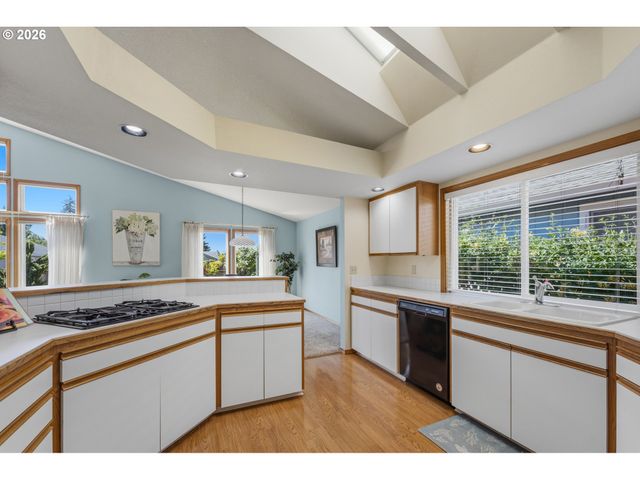 12618 Sw PEACHVALE St, King City, OR 97224