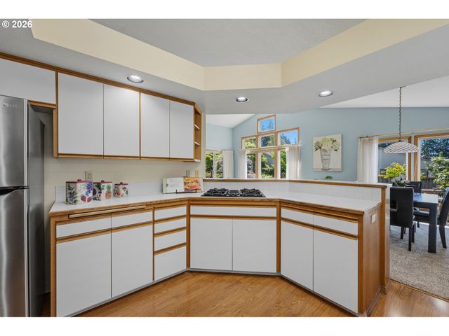 12618 Sw PEACHVALE St, King City, OR 97224