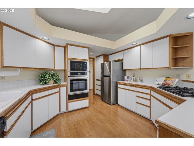 12618 Sw PEACHVALE St, King City, OR 97224