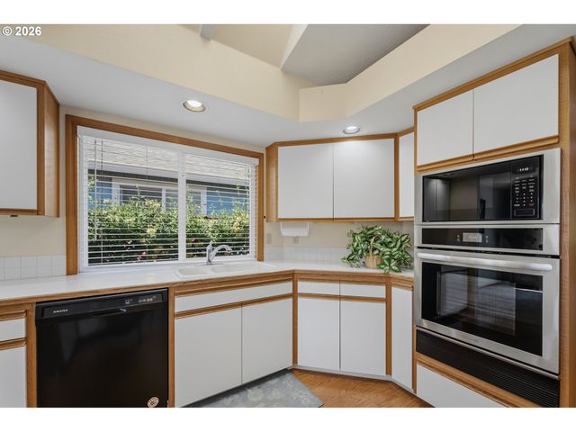 12618 Sw PEACHVALE St, King City, OR 97224