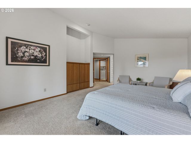 12618 Sw PEACHVALE St, King City, OR 97224