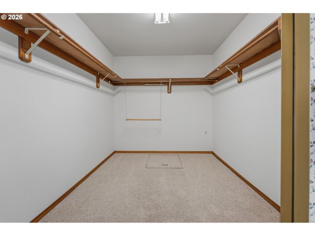 12618 Sw PEACHVALE St, King City, OR 97224