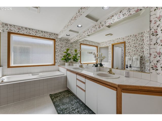12618 Sw PEACHVALE St, King City, OR 97224