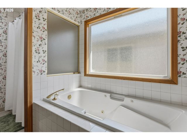 12618 Sw PEACHVALE St, King City, OR 97224