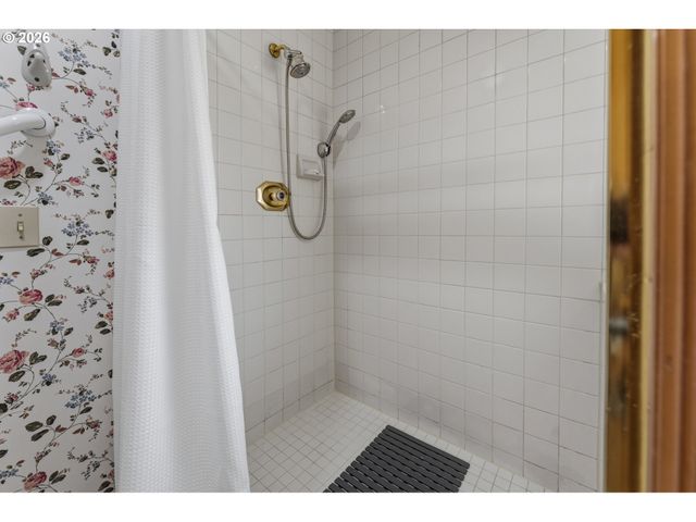 12618 Sw PEACHVALE St, King City, OR 97224