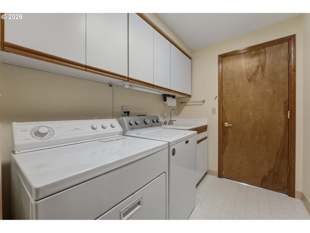 12618 Sw PEACHVALE St, King City, OR 97224