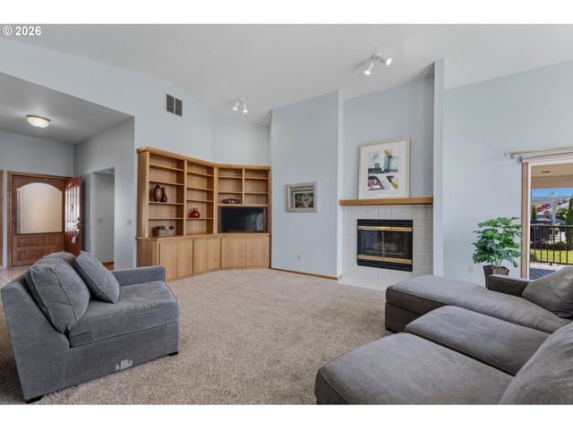 12618 Sw PEACHVALE St, King City, OR 97224