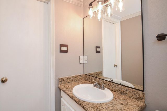 850 Threadneedle Street 75, Houston, TX 77079
