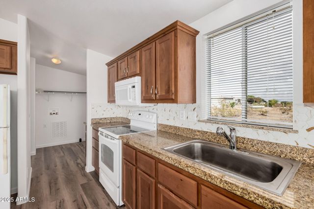 16619 W WINDSTONE Trail, Surprise, AZ 85387