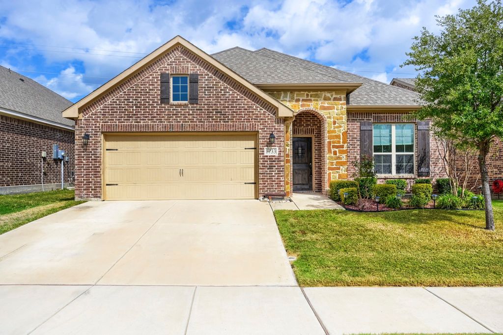 1733 Rio Secco Drive, Fort Worth, TX 76131 — exterior