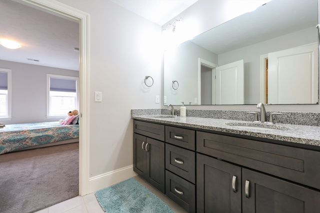 8 Riverstone Way 8, Franklin, MA 02038