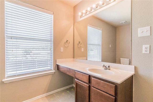 560 Griffith Drive, Saginaw, TX 76179