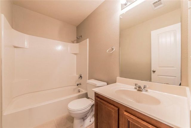 560 Griffith Drive, Saginaw, TX 76179