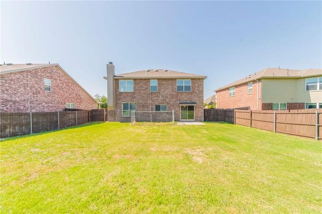 560 Griffith Drive, Saginaw, TX 76179