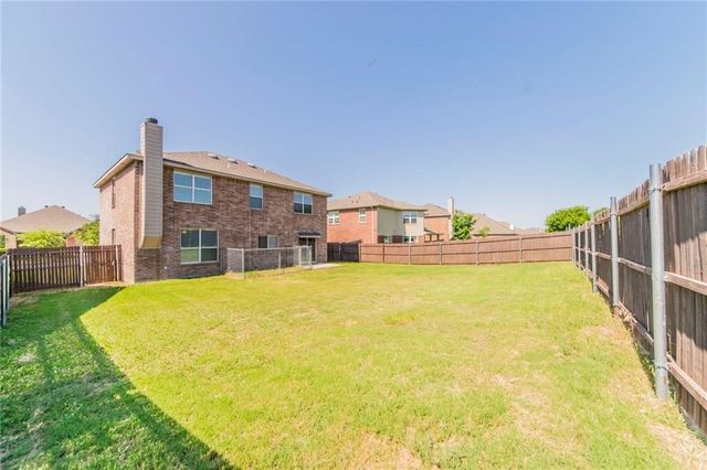 560 Griffith Drive, Saginaw, TX 76179