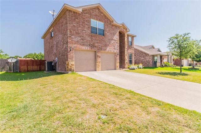 560 Griffith Drive, Saginaw, TX 76179