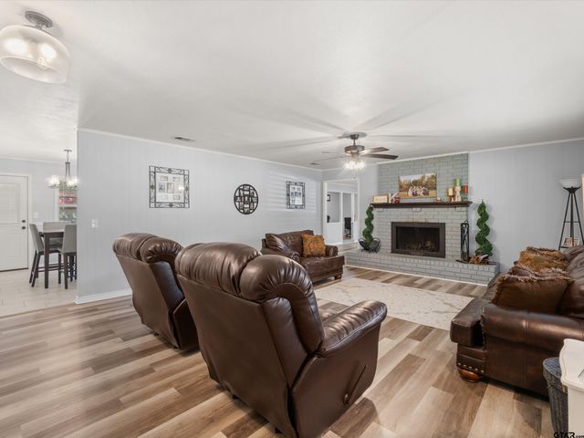 1111 Dogwood St, Gilmer, TX 75644