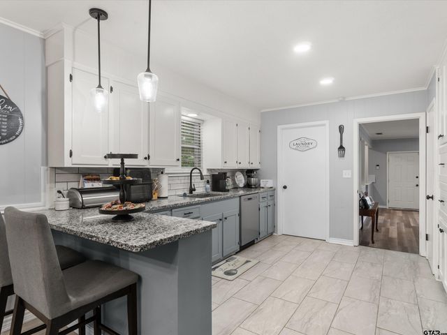 1111 Dogwood St, Gilmer, TX 75644