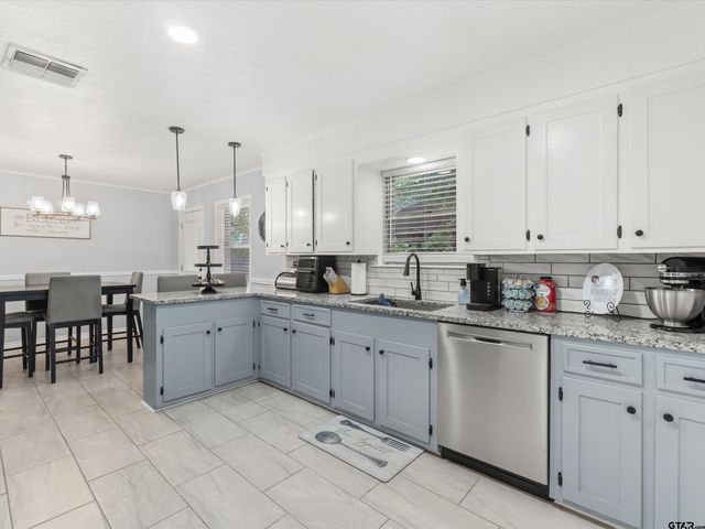 1111 Dogwood St, Gilmer, TX 75644