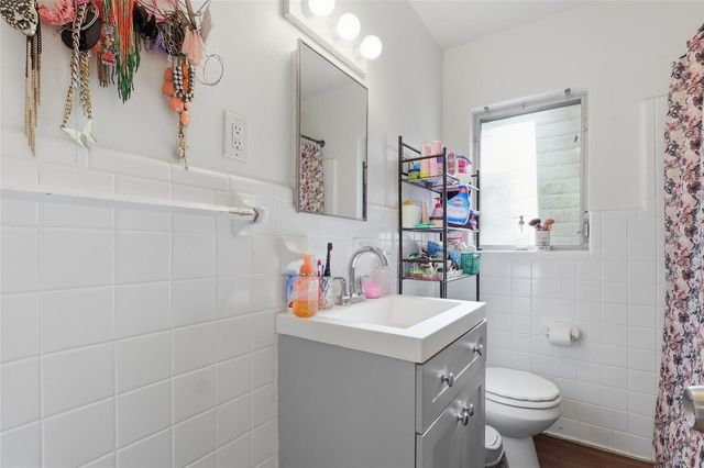 3802 LAKESHORE DRIVE, Tampa, FL 33604