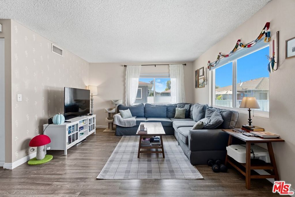 28016 Robin Avenue, Saugus, CA 91350