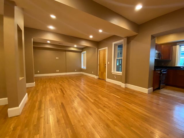1592 Beacon St 2A, Brookline, MA 02445