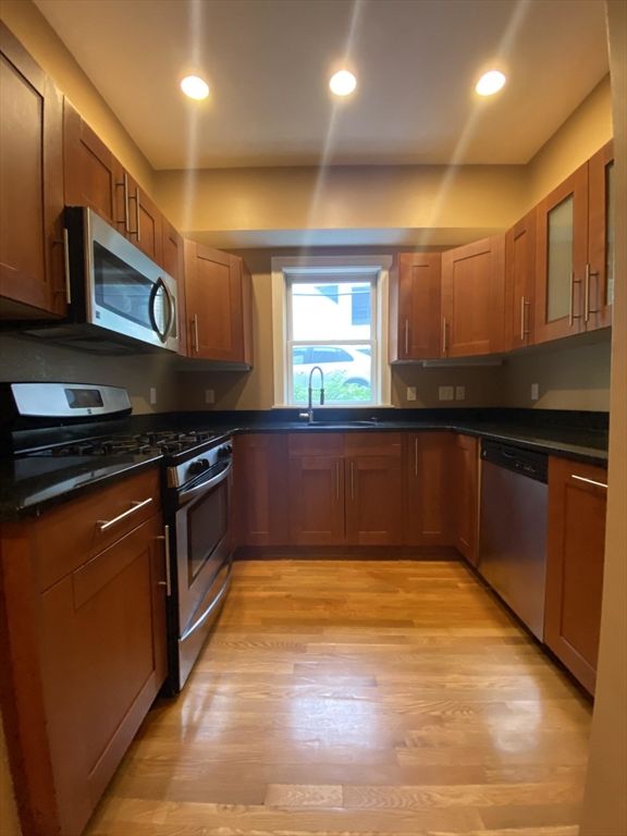 1592 Beacon St 2A, Brookline, MA 02445