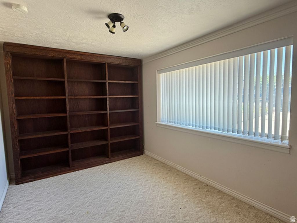 Image 14 of property listing at 963 E 1250 N, Orem, UT 84097