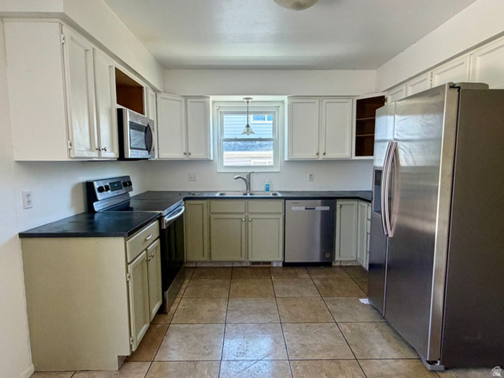 Image 5 of property listing at 963 E 1250 N, Orem, UT 84097