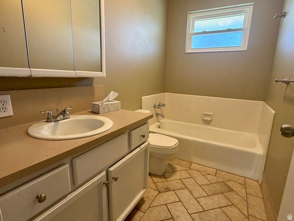 Image 8 of property listing at 963 E 1250 N, Orem, UT 84097