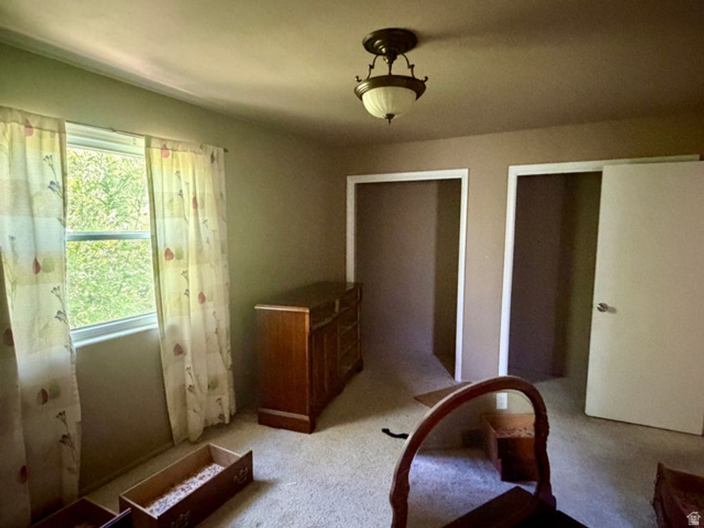 Image 10 of property listing at 963 E 1250 N, Orem, UT 84097