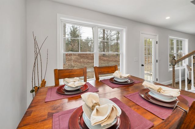 13A Mustang Dr, Litchfield, NH 03052