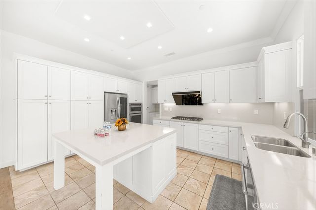 68 Henson, Irvine, CA 92620