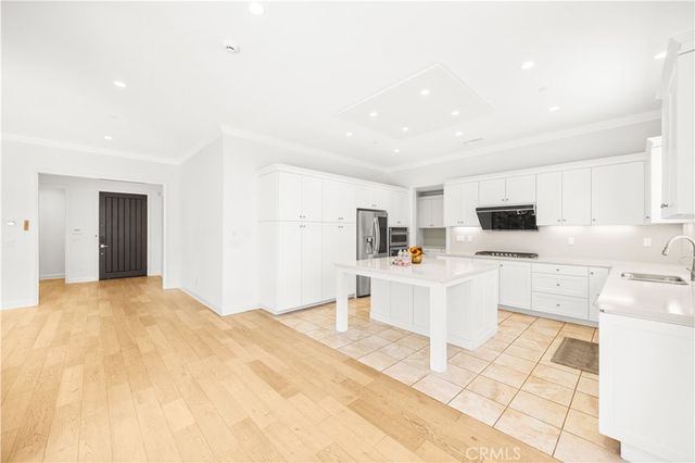 68 Henson, Irvine, CA 92620