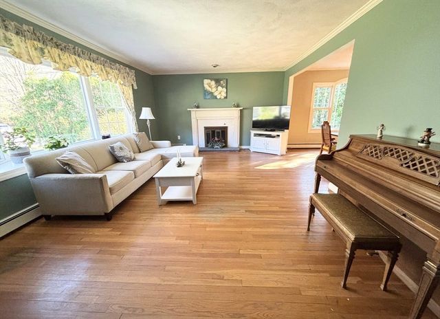19 Harvest Ln, Hingham, MA 02043
