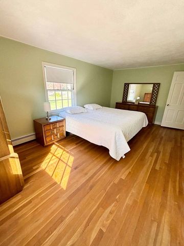 19 Harvest Ln, Hingham, MA 02043