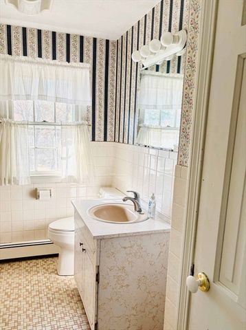 19 Harvest Ln, Hingham, MA 02043