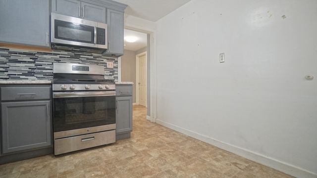 78 Mayfair Ave, Springfield, MA 01104