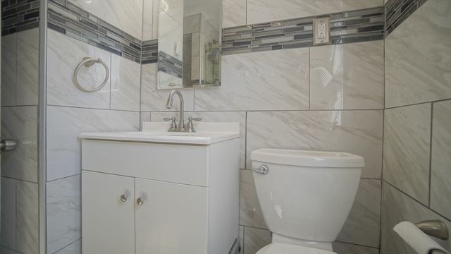 78 Mayfair Ave, Springfield, MA 01104