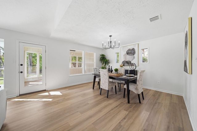 88 Rolling Hills Drive, Conroe, TX 77304