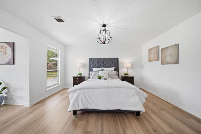 88 Rolling Hills Drive, Conroe, TX 77304