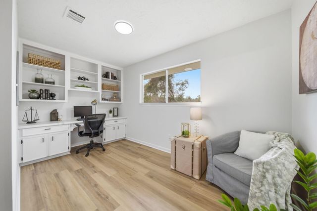 88 Rolling Hills Drive, Conroe, TX 77304