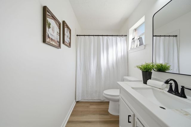 88 Rolling Hills Drive, Conroe, TX 77304