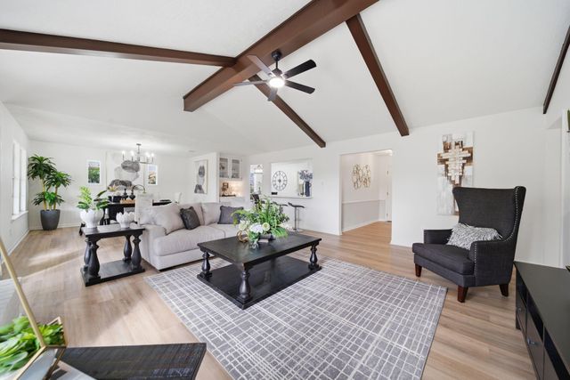 88 Rolling Hills Drive, Conroe, TX 77304