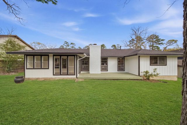 88 Rolling Hills Drive, Conroe, TX 77304