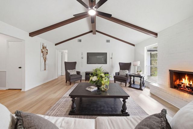 88 Rolling Hills Drive, Conroe, TX 77304