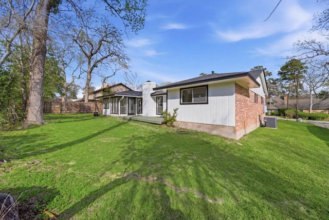 88 Rolling Hills Drive, Conroe, TX 77304